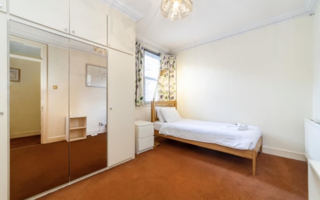 Remarkable 3-bed Apartment in London