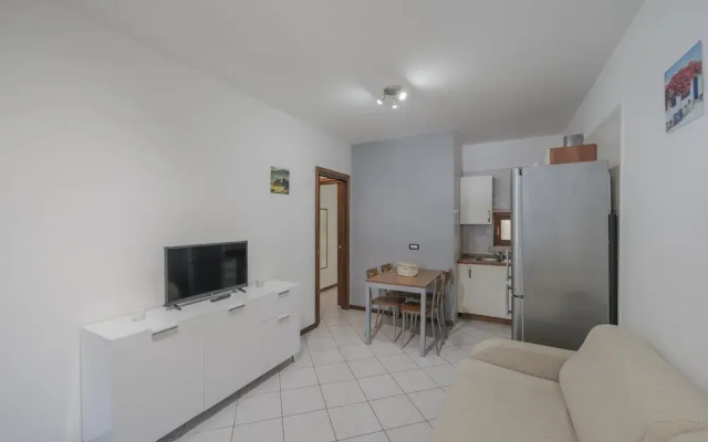 Apt24 - Trilocale Vicino al Lago con Posto Auto
