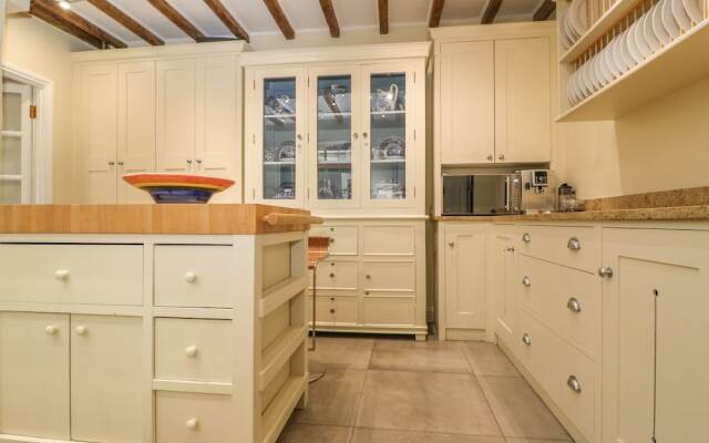 4 Maidens Row