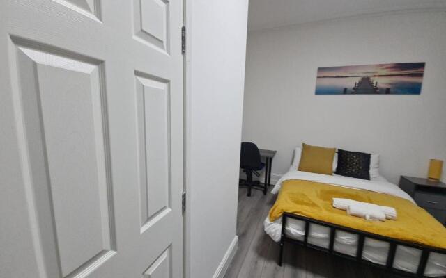 West Street 3-Bed 3-Ensuite Apartment Leicester