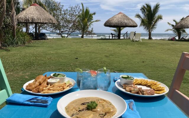 Las Lajas Beach Resort