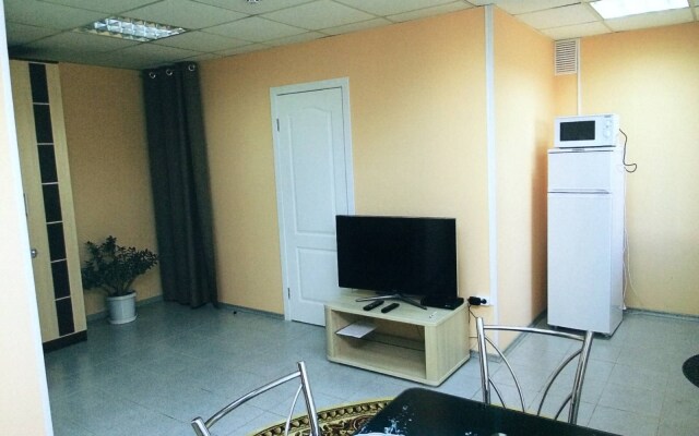 Anna and King (on Zheleznodorozhnoy)