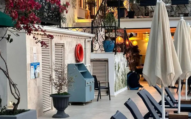 Tonoz Beach Hotel