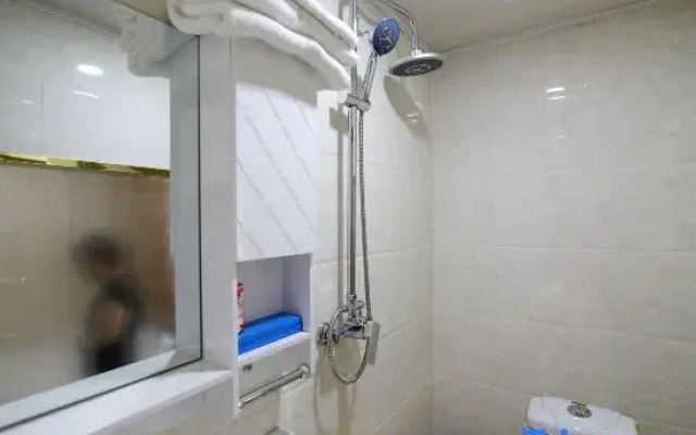 Yiju Hotel (Wanda Plaza RT-Mart)