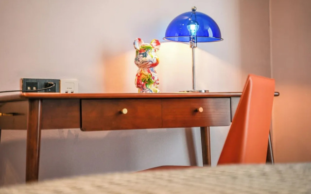Wind Sleeping Color Hotel