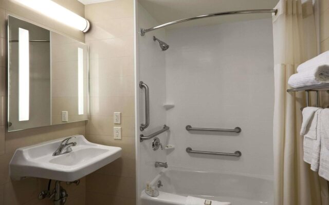 AirTrain Plaza Hotel JFK Airport