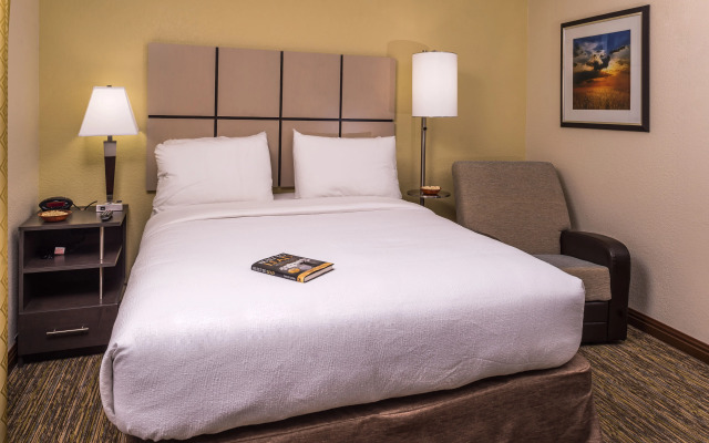 Candlewood Suites Kansas City Speedway by IHG