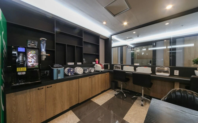 Changwon Bonggok-Dong Hotel Daon