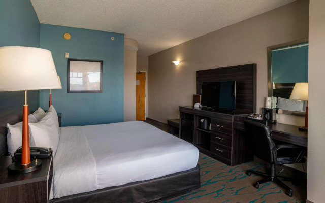 Gateway Hotel & Suites, Ascend Hotel Collection