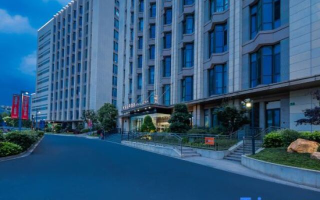 Yitel Collection (Shanghai Qiantan Yangsi SubwayStation Road)