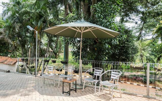 RedDoorz near Trans Studio Mall Cibubur 3