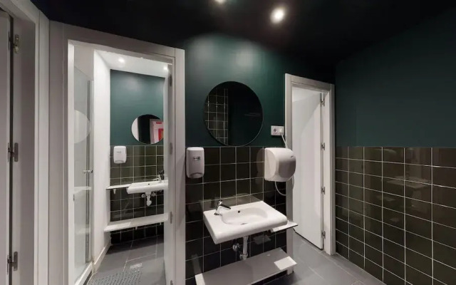 2060 The Newton Hostel & Market