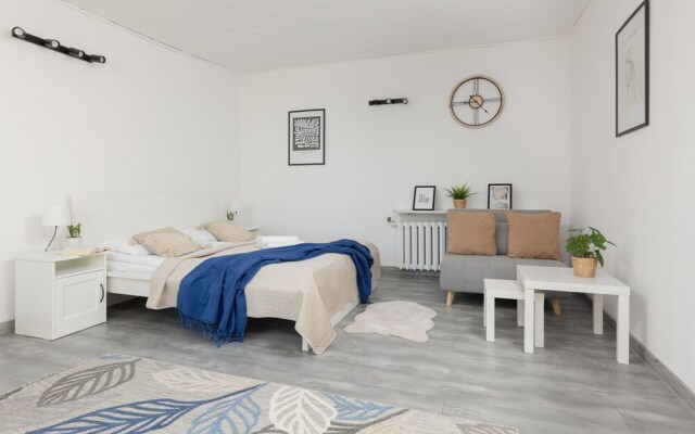 Warsaw Mickiewicza Apartment by Renters