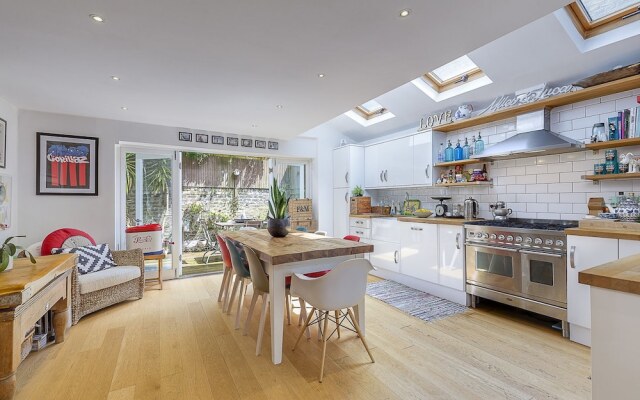 Ravenscourt Park Retreat