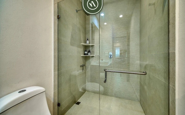 New 1 BR Condo With Amazing Rooftop Pool - Jacuzzi