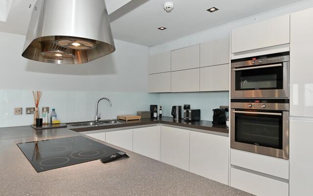Amazing Mayfair 2 Bedroom 2 Bath Air Conditioned