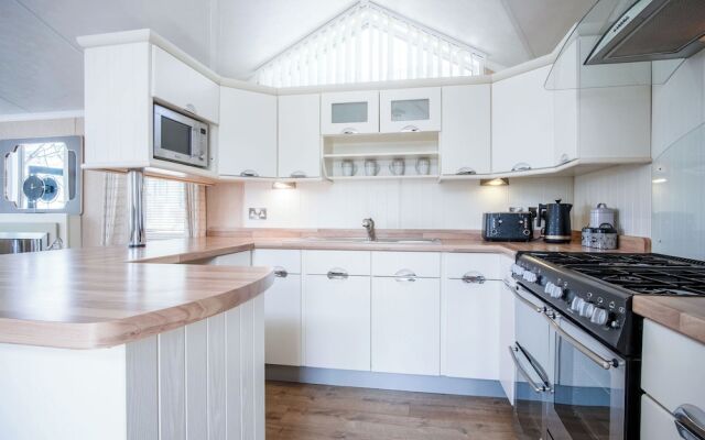 Manor 5 Lodge - 2 Bedroom Lodge - Pendine