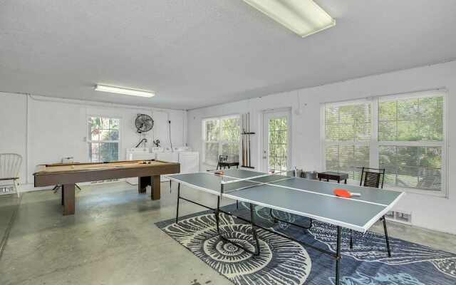 4BR Beach-Central Duplex by RedAwning