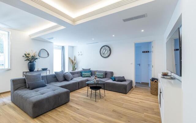 Luxury 3 Bdr Garden & Parking - Angels' Garden