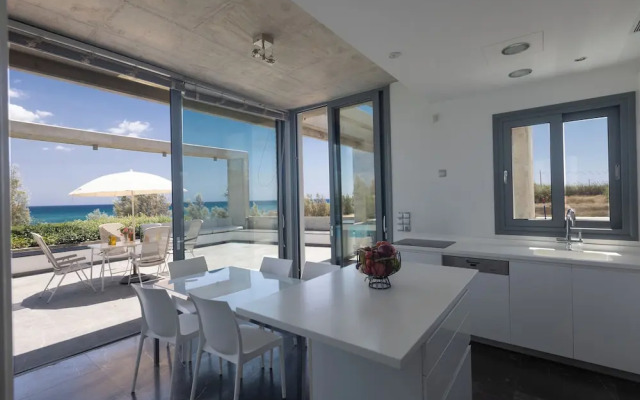 Protaras Holiday Villa El34 - Seafront Villa