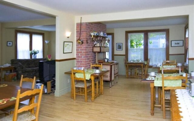 Une Fleur au Bord de l'Eau