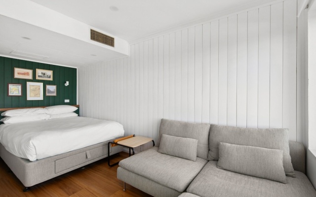 Stylish Studio in the Heart of Newtown With Pool – Guest Rooms – Sydney
