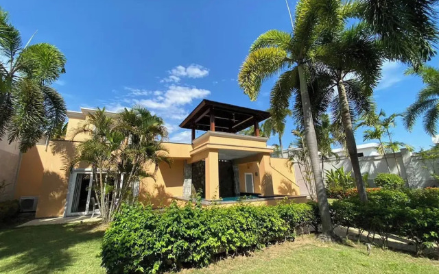 Tropical Luxury 4BR Pool Villa w Game Area