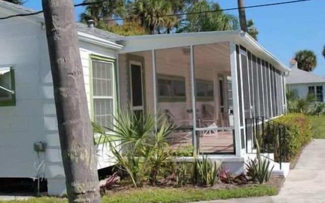 Indian River Lagoon Waterfront Cottages