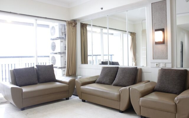 Classic 3BR At Braga City Walk Apartment