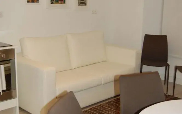 Wallis Apartments