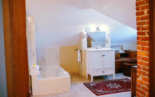 Dashwood Manor Seaside Bed & Breakfast