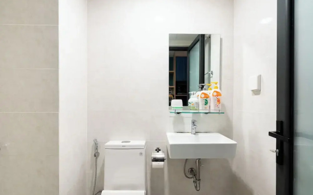 Helios Central Apartment District 1