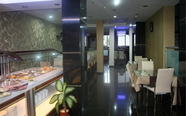 Ugur Hotel