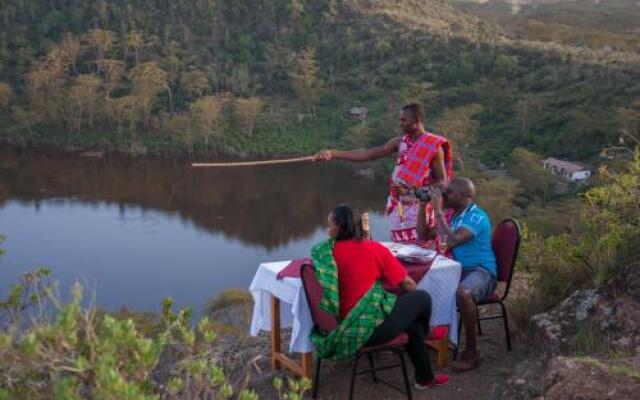 Crater Lake Tented Camp & Game Sanctuary