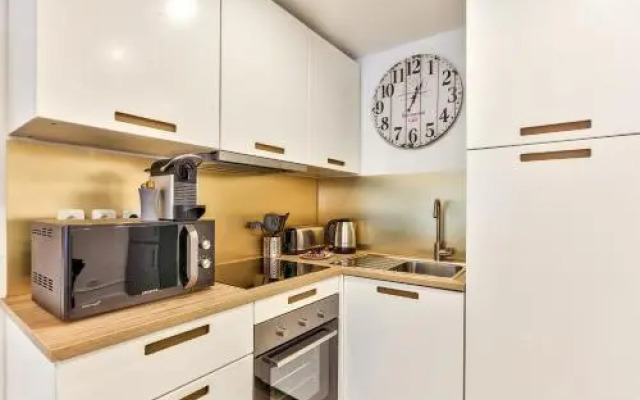 14 Luxury Flat Eiffel Design 1