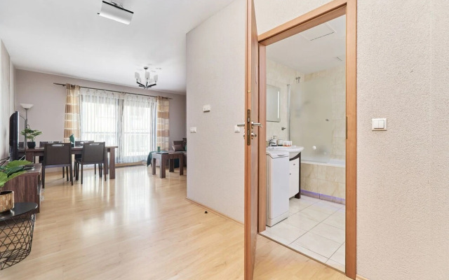 Modern Apartments Krawiecka by Renters