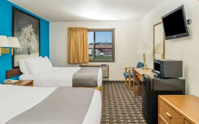 Super 8 Lincoln West