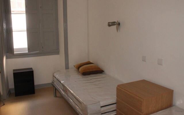 Be Coimbra Hostels