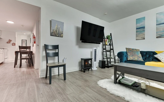 Walk to Downtown Albany: Ten Broeck Triangle Apt!