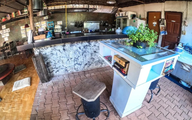 Crossroads House - Hostel