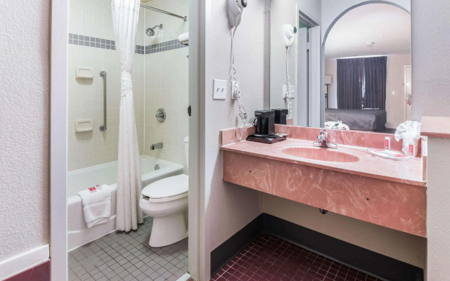 Econo Lodge Gainesville Downtown Area