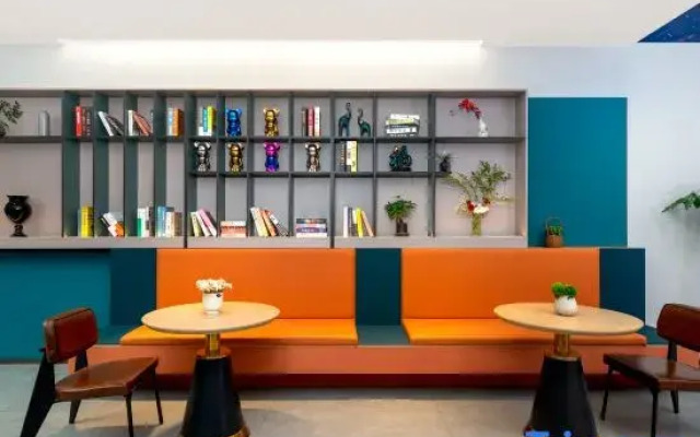 Qilai Smart Hotel (Kaisheng Building, Wuhu Pedestrian Street)