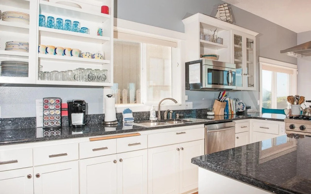 Roads End Light House