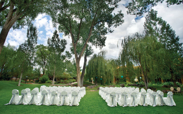 El Monte Sagrado Living Resort & Spa