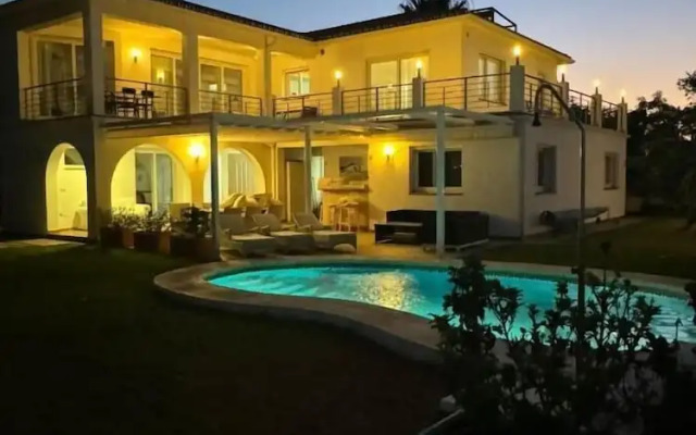 Spacious 3BR Villa with pool and views