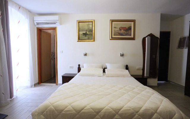 Golden Gate Rooms