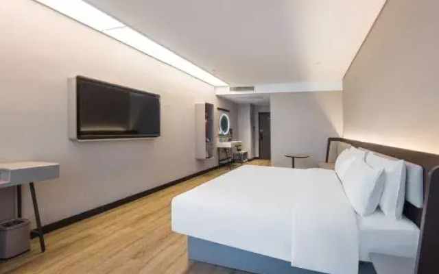 HanTing Hotel (Qingdao West Coast Qingda Affiliated Hospital Binhai College Subway Station)