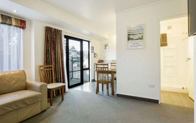 755 Regal Court – Guest Rooms – Dunedin