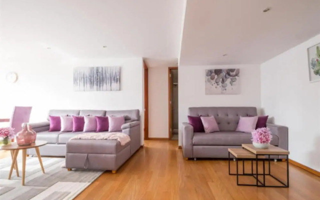Charming Spacious Apt w City Ocean Views