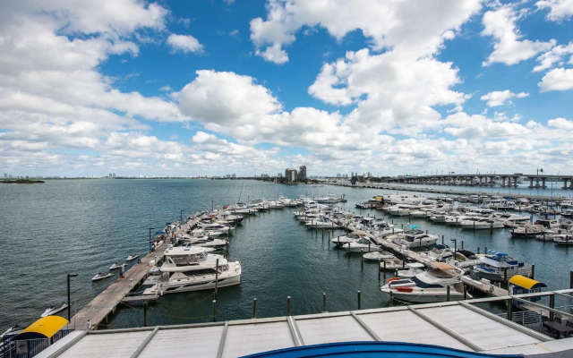DoubleTree by Hilton Grand Hotel Biscayne Bay
